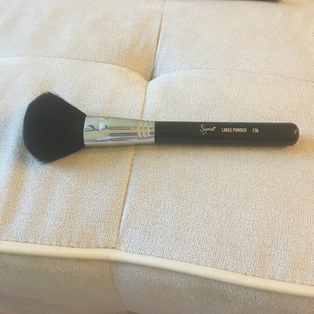 Sigma F30 Large Powder Brush